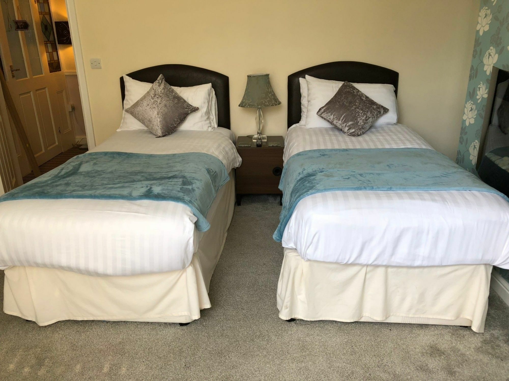 202 Guesthouse Lincoln Ngoại thất bức ảnh